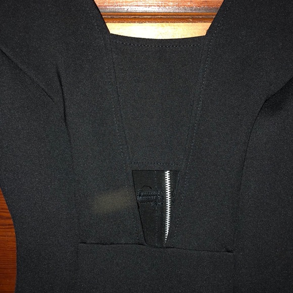 Black mini dress with open back and front - Picture 4 of 8